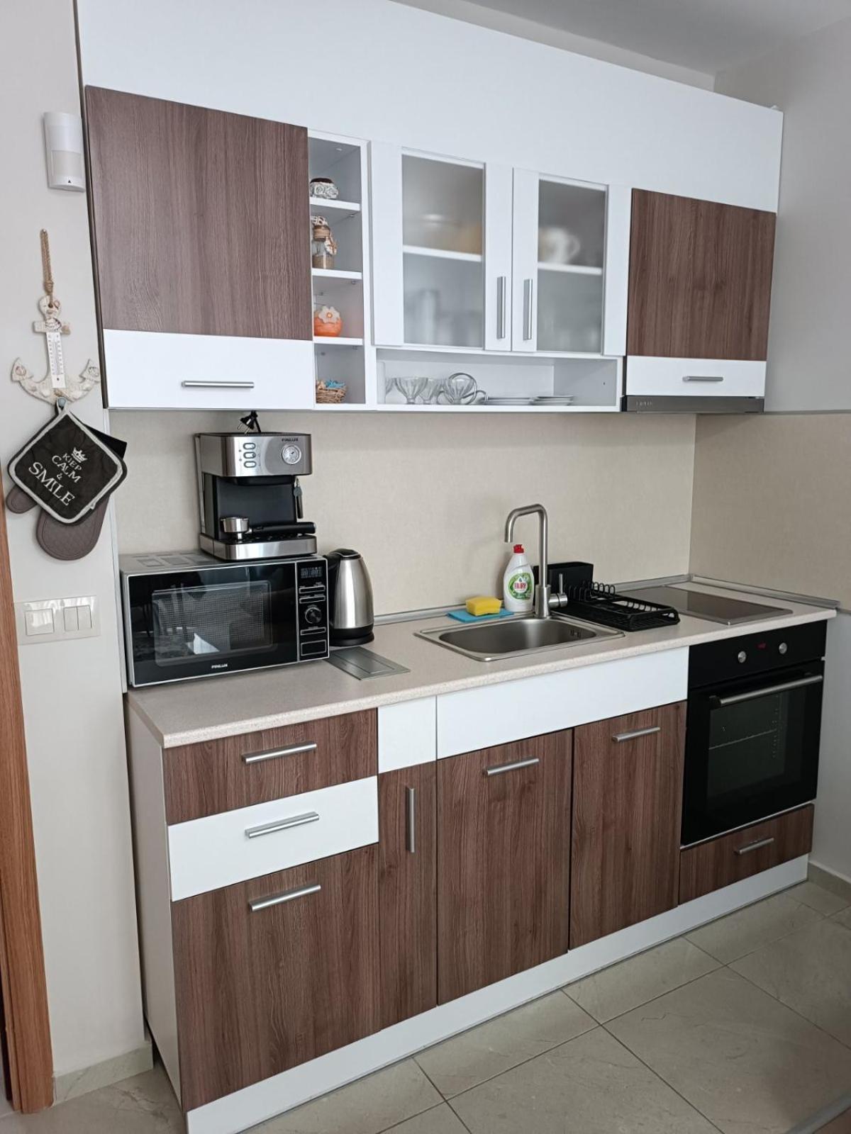 Megi Luxury Apartments Поморие Екстериор снимка
