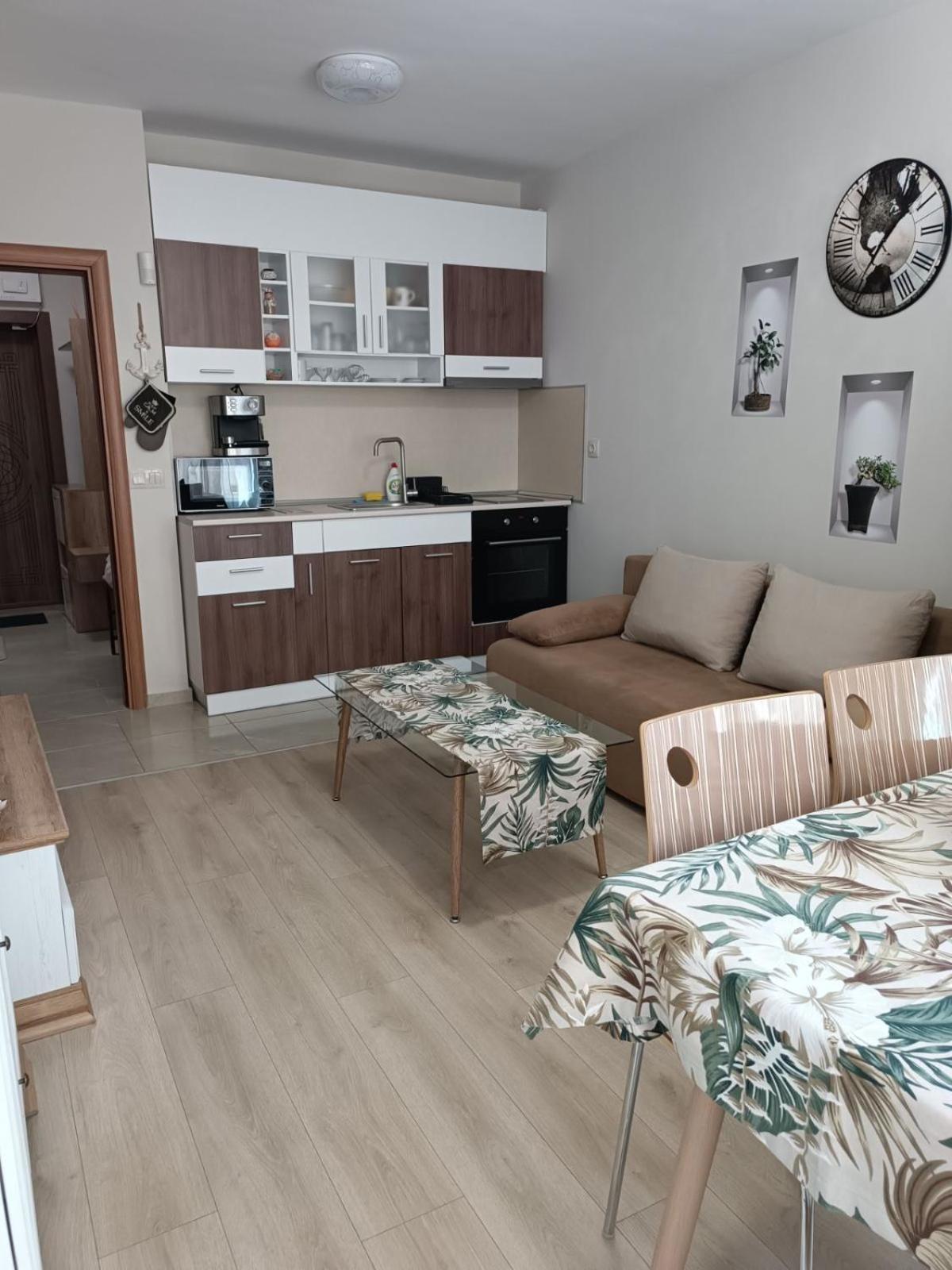 Megi Luxury Apartments Поморие Екстериор снимка
