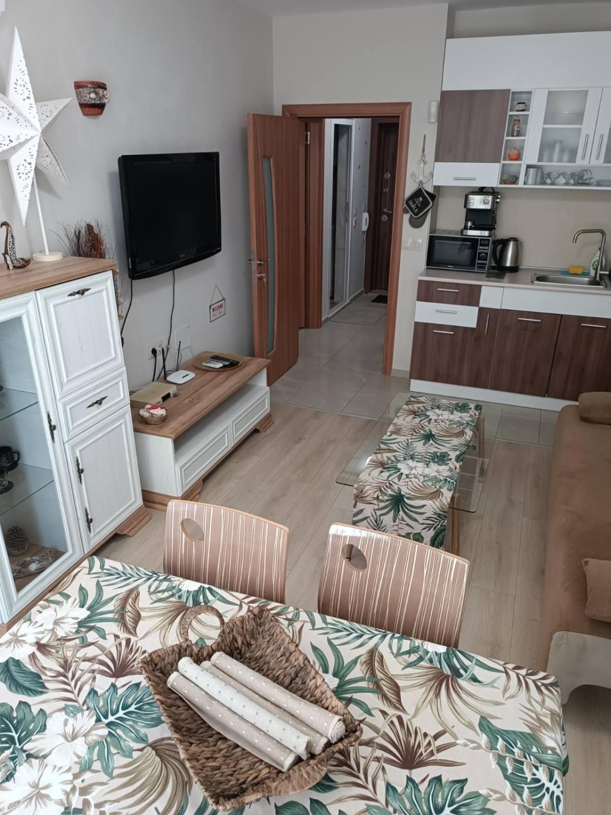 Megi Luxury Apartments Поморие Екстериор снимка